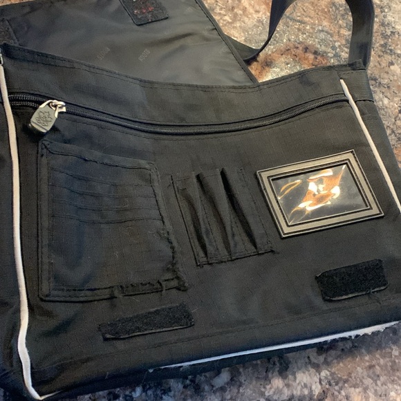 Messenger Roots bag with cross body shoulder strap - Picture 10 of 11